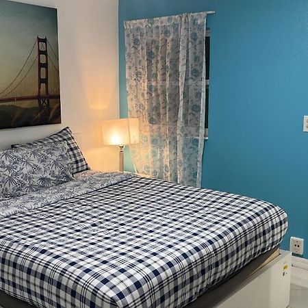 Beautiful, Fully Furnished 4Bed 2Bath House - 5 Minute Walk To Miracle Mile Downtown Coral Gables Villa Miami Exterior photo