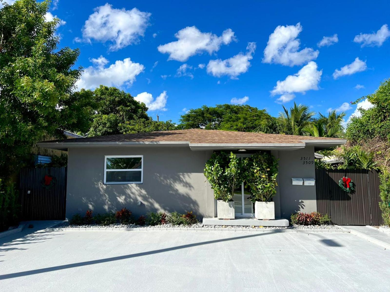 Beautiful, Fully Furnished 4Bed 2Bath House - 5 Minute Walk To Miracle Mile Downtown Coral Gables Villa Miami Exterior photo