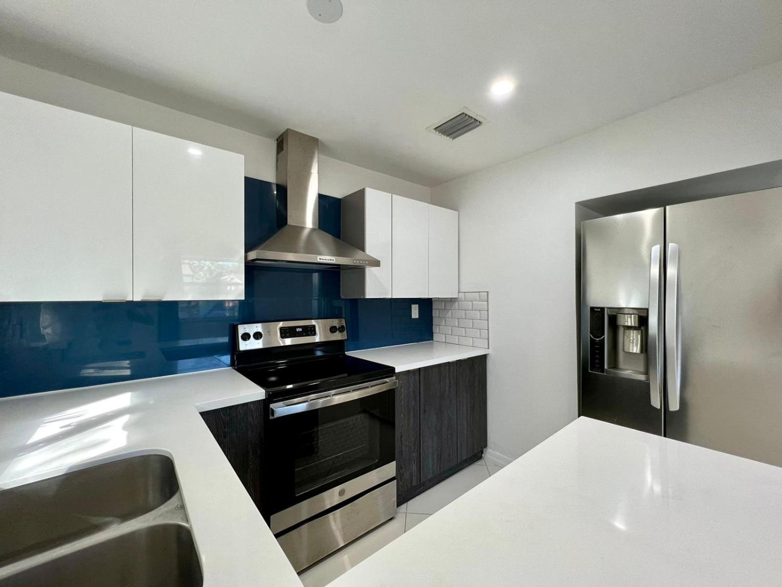 Beautiful, Fully Furnished 4Bed 2Bath House - 5 Minute Walk To Miracle Mile Downtown Coral Gables Villa Miami Exterior photo